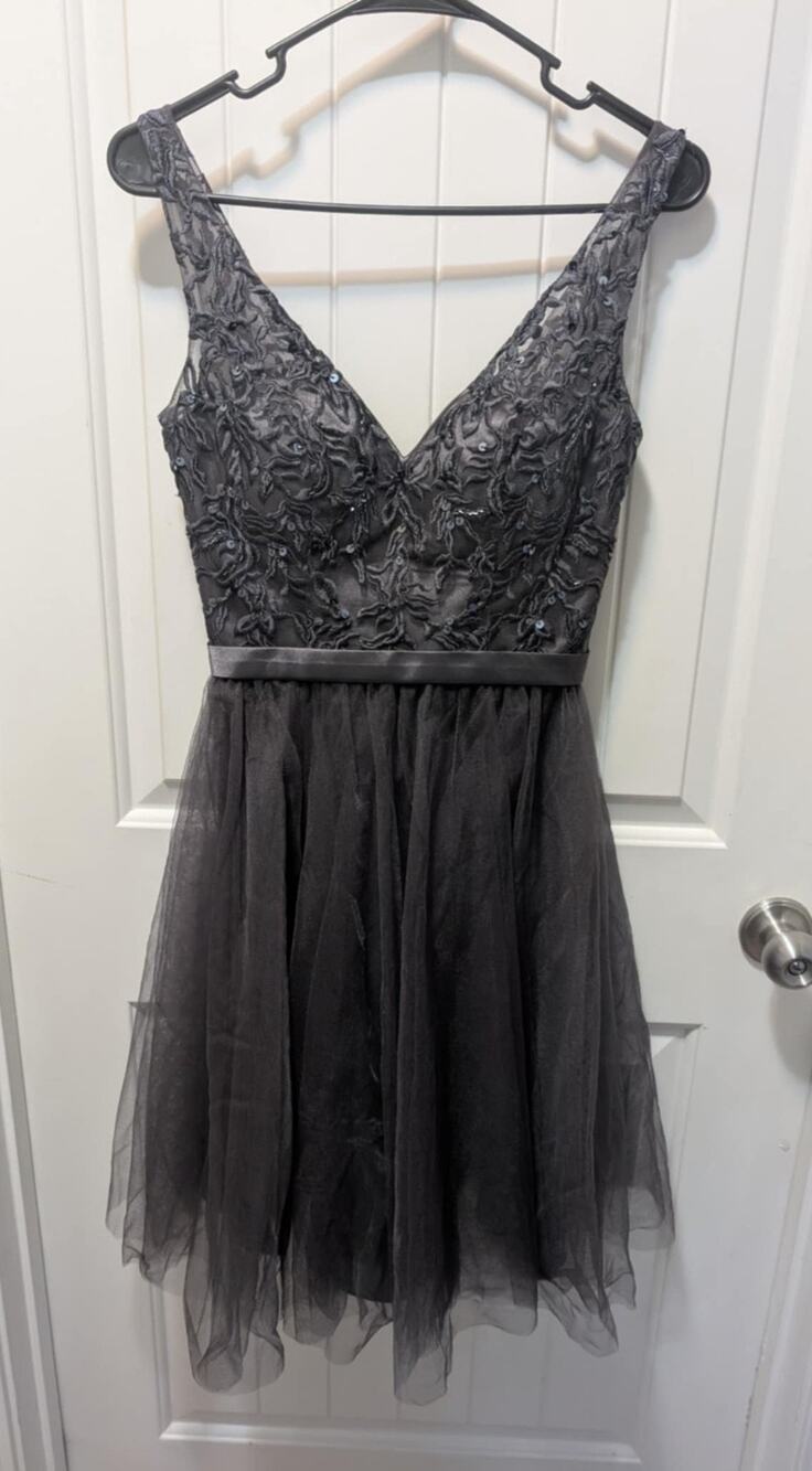 Mori Lee Dark Gray Floral Lace Sequin Plush Dress Sz 2 Homecoming Bridal Formal